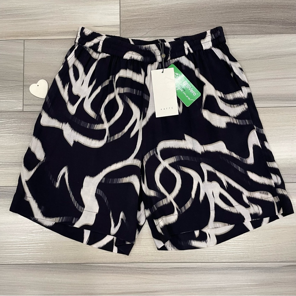 NWT KAFFE KAmartha Shorts Size Medium (Danish 38) Flowy Lightweight Viscose